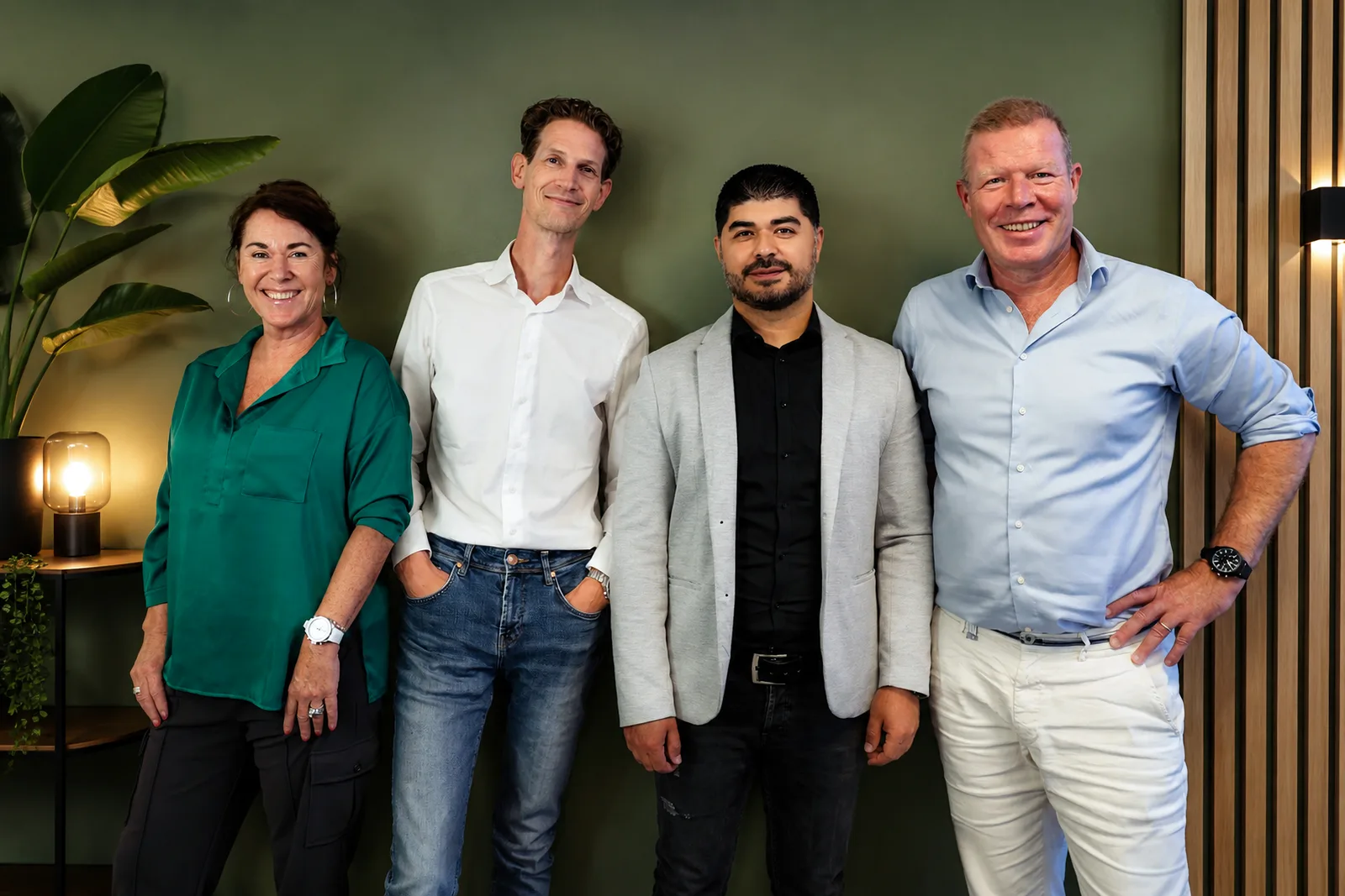 Het team van Bouvy Advies op kantoor in Naarden: Petra Mulder-Bark, Robert Krak, Kadir Ozturk en Thijs Bouvy